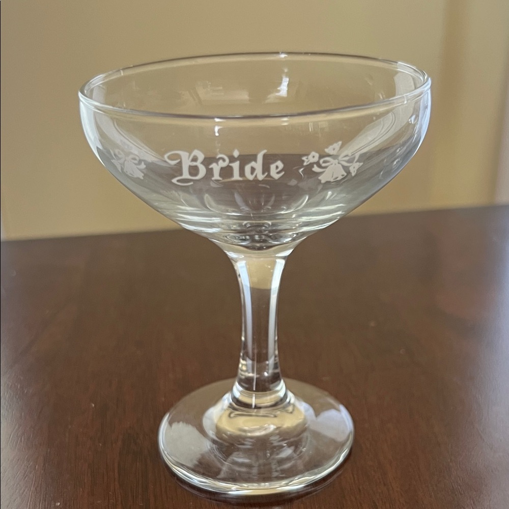 Set of Engraved Glass Champagne Coupes - Picture 3 of 6